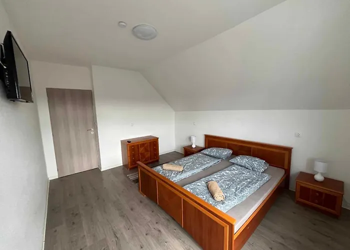 Matyas Vendeghaz * שיופוק